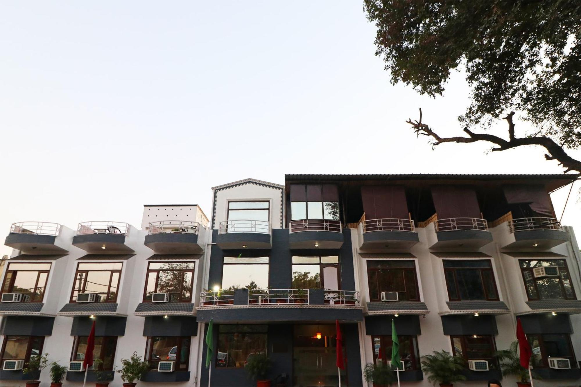 Townhouse Satguru Enclave Road Gurgaon Hotel Jamb Exterior photo